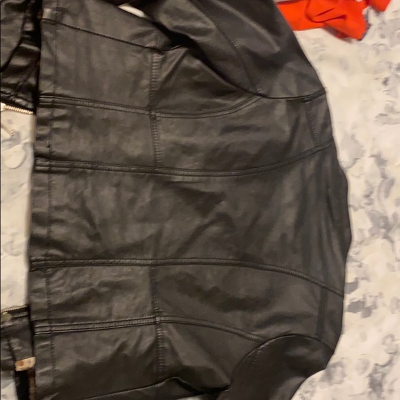 Black leather jacket - Picture 3 of 3